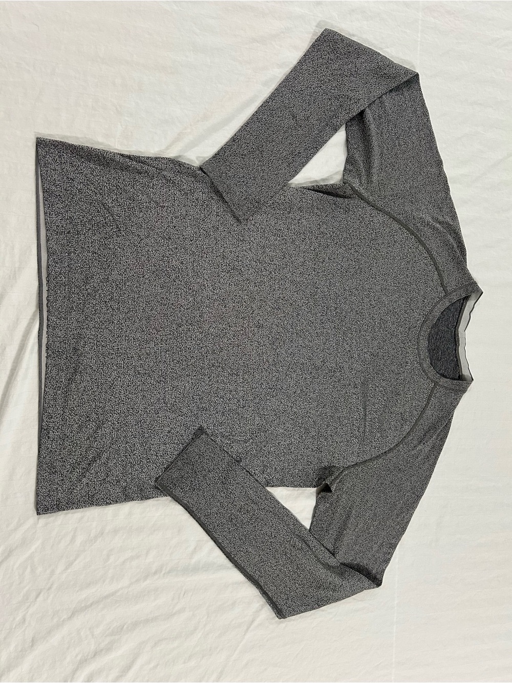 lululemon athletica Long Sleeve Heathered Light Gray Performance Tee